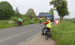 Helmut Stickdorn (r.) muss den Radweg verlassen, wenn er weiter Richtung Koblenzer Straße fahren will. - Dirk Windmöller