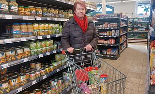 Fast 30 Jahre hat Dagmar Redmann im Schwalenberger Markt gearbeitet. Jetzt ist sie gerne als Kundin dort. - Michaela Weiße