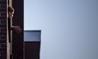 Noch immer befinden sich etliche Tönnies-Mitarbeiter in Quarantäne. - Symbolfoto/picture alliance