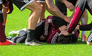 Der Spieler hatte sich während des Spiels schwer verletzt.  - Symbolfoto: Pixabay