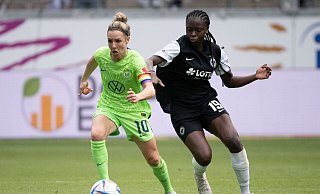 Der Vertrag von Svenja Huth (l) läuft zum Saisonende aus. - Sebastian Gollnow/dpa