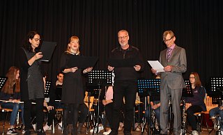 Gesangseinlage: Die Lehrer der BBG Anja Weber-Lin (von links), LydiaMeier, Axel Davidheimann und Wilhelm Gößling-Eckay sangen gemeinsam das Lied,,Maria durch den Dornwald ging". - Lara Hus