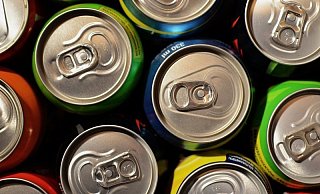 Das Duo wollte "Red Bull"-Dosen stehlen. - Pixabay