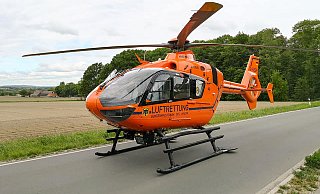Christoph 13 nahm das Unfallopfer mit nach Bielefeld. - Feuerwehr Herford