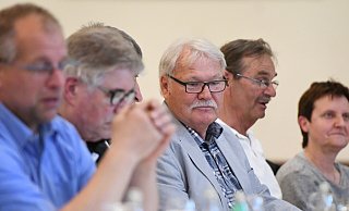 Hat alles im Griff: Sportfunktionär Friedhelm Spey, hier beim Ordentlichen Kreistag des Fußballkreises Minden. - Jürgen Krüger