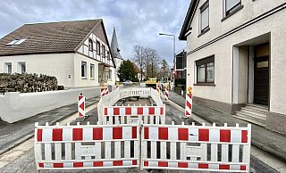 So wie auf diesem Bild vom Februar 2020 könnte es in den kommenden Jahren wieder auf der Löhner Straße aussehen. Denn der Hiddenhauser Gemeinderat hat beschlossen, beim Land Nordrhein-Westfalen einen Antrag auf Sanierung und Ausbau der Löhner Straße zu stellen. - Alexander Jenniches