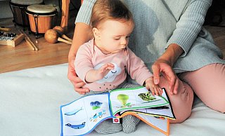 Besonders für Alleinerziehende, die im Schichtdienst oder am Wochenende arbeiten, ist es oft schwierig, Betreuungsangebote für ihre Kinder zu finden. - Pixabay