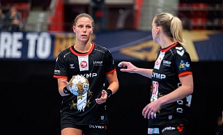 Nationalspielerin Xenia Smits (l) findet einen neuen Verein. - Marco Wolf/dpa