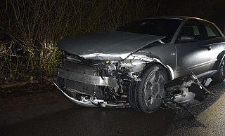 Der Fahrer fuhr mit zerstörter Front und ohne Licht weiter. - Polizei Herford