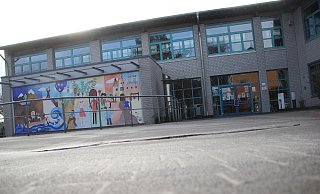 An der Grundschule Bünde-Mitte soll ein zweites Mädchen vom Fremden angesprochen worden sein. - Florian Weyand