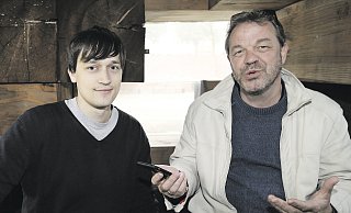 Achtung Aufnahme: Hannes Westermann (23) im Gespräch mit NW-Kulturchef Stefan Brams (53). - Foto: Wolfgang Rudolf