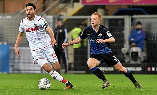 Kölns Nationalspieler Jonas Hector (l.), der hier gegen Sebastian Vasiliadis den Ball behauptet, erzielte mit einem Traumtor das 2:0 für die Gäste. - Wilfried Hiegemann