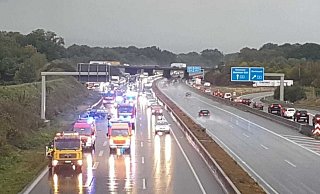 Auf der A 33 staute sich der Verkehr nach dem Unfall auf rund drei Kilometern. - Christian Mathiesen
