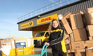 Nicole Geppert ist die Zustellteamleiterin in Bad Lippspringe. Zurzeit ist Hochkonjunktur, bis zu 2.000 Pakete gehen pro Tag an die Haushalte in Bad Lippspringe sowie auch in die lippischen Orte Kohlstädt und Oesterholz. - Uwe Müller