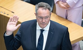 Alexander Schweitzer wird als Ministerpräsident von Rheinland-Pfalz vereidigt. - Boris Roessler/dpa