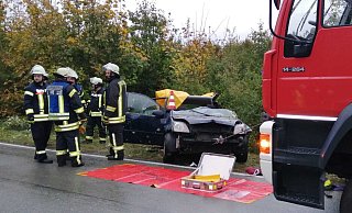 Ein schwerer Unfall ereignete sich am Freitagnachmittag zwischen Nieheim und Bad Driburg. - Burkhard Battran