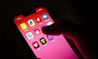 Vorsicht ist geboten: Auf den Dating-Portalen und -Apps können auch Betrüger unterwegs sein, sogenannte Love- oder Romance-Scammer. - Sina Schuldt/dpa/dpa-tmn