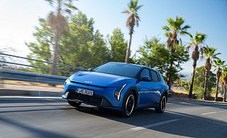 Glatte Front mit Familiengesicht: Das moderne Design will vielen gefallen - und gibt sich daher weniger exaltiert. - Kia/dpa-tmn