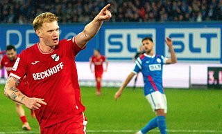 Jonas Arweiler vom SC Verl jubelt über den Treffer zum 1:1 im Ostseestadion in Rostock. - IMAGO/Ostseephoto