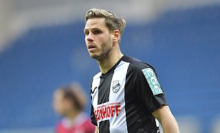 Justin Eilers ist bereits der 13. Spieler, der den SC Verl verlässt. Den 32-jährigen Mittelstürmer zieht es zum Drittligisten Hallescher FC. - Jens Dünhölter
