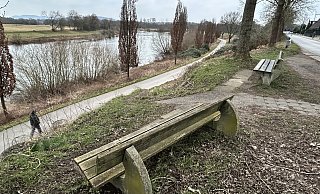 Dieser Bereich oberhalb der Weser soll neu gestaltet werden und der Trampelpfad (Bildmitte) erneuert werden. - Nicole Sielermann