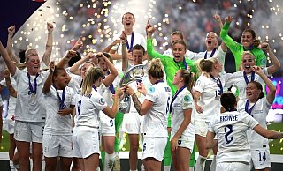 Für die Gewinnerinnen der nächsten EM wird ein höheres Preisgeld ausgezahlt. - Sebastian Gollnow/dpa