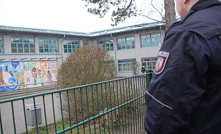 Die Polizei zeigt rund um die Grundschule Bünde-Mitte derzeit verstärkt Präsenz. - Florian Weyand