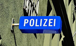 Die Polizei in Lübbecke sucht nach einer Unfallflucht nach Zeugen. Symbolbild. - Pixabay