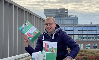 Till-Jonas Uphoff war an der Entwicklung des Hygienearmbandes Cleanbrace beteiligt. Mittlerweile verbreitet sich das Produkt auf dem deutschen Markt. - privat
