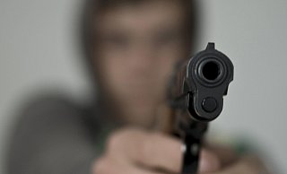 Die Täter zückten bei jedem Überfall eine Schusswaffe und bedrohten damit den Kassierer. - picture alliance/dpa