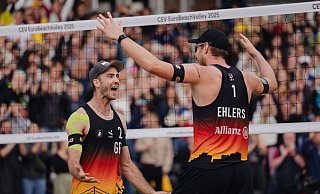 Clemens Wickler (l) und Nils Ehlers jubeln. (Archivbild) - Marius Becker/dpa