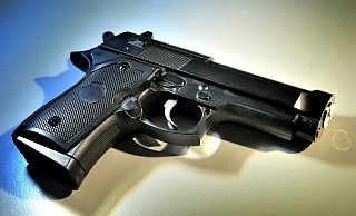 Der Täter zückte auch im Tedi-Markt unter dem Ostwestfalendamm eine Waffe. Ob es sich um einen Serientäter handelt, ist noch unklar. - BIELEFELD