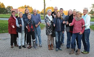 Reichen den Neuankömmlingen ihre Hand: Hilfe, Nähe und Unterstützung bieten die ehrenamtlichen Paten den Flüchtlingsfamilien, die in der Gemeinde ankommen und laden die Hüllhorster zum Mitmachen ein. - Anja Schweppe