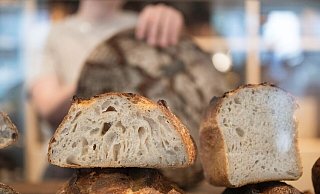 Szene-Cafés und Backstuben setzen schon länger auf den Sauerteig-Trend. - Marijan Murat/dpa