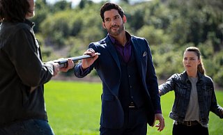 Lucifer (Tom Ellis) und Chloe (Lauren German) suchen in Staffel 6 eine vermisste Person. - picture alliance / Everett Collection | ©Netflix/Courtesy Everett Collection