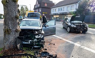An beiden Pkw entstand beträchtlicher Sachschaden. - Christian Mathiesen