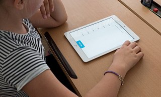 Schüler sollen mit digitalen Endgeräten ausgestattet werden. - Pixabay (Symbolbild)