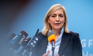 Nach Plänen von Ministerin Warken sollen die Beiträge stabil bleiben können. - Michael Kappeler/dpa
