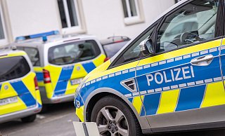 Die verdächtigen Jugendlichen ergriffen die Flucht, als sie einen Streifenwagen sahen. Eine Zivilstreife erkannten sie allerdings nicht. (Themenbild) - Niklas Tüns