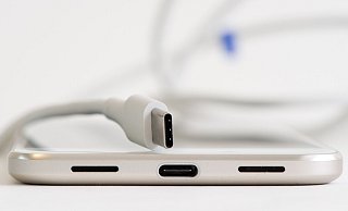 Falsch herum war einmal: Dass USB-C beidseitig gesteckt werden kann, ist eine große Stärke des Standards. - Andrea Warnecke/dpa-tmn