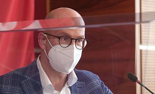 Ingo Nürnberger spricht auf einer Pressekonferenz zu neuen Corona-Regeln in Bielefeld. - Andreas Zobe (Archiv)