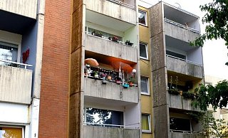 Langsam formiert sich Widerstand im Skandal-Haus: Eine Mieterin wehrt sich vor Gericht gegen Forderungen des Konzerns. - Susanne Lahr