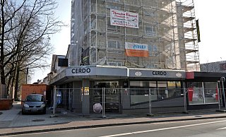 Das Wohn- und Geschäftshaus an der Ecke Lübberstraße/Berliner Straße ist noch Baustelle. - Frank-Michael Kiel-Steinkamp