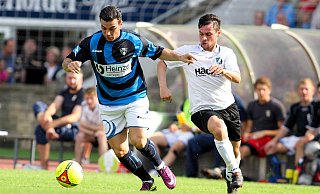 Vor 1.800 Zuschauern: Tolga Evcimen (l.) gelangen 2011 im Landesligaspiel zwei Tore, aber dreimal waren die Rödinghauser um Bünyamin Atasayar (r.) erfolgreich. - Yvonne Gottschlich