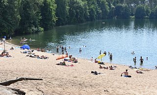 Der Sandstrand des Habichtsee wird von der Stadt Paderborn gesperrt. (Archivbild) - Svenja Ludwig