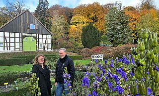 Erste Frau an der Spitze des Botanischen Gartens in Bielefeld: Janine Berg (37) beerbt Rüdiger Ahrend (66) und freut sich auf die Herausforderung. - Kurt Ehmke