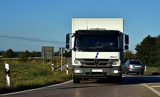 Ein Lkw-Leitsystem könnte Abhilfe für die betroffenen Ortschaften bieten. - (Symbolbild) Pixabay