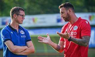 Trainer Mitch Kniat (r.) und Sport-Geschäftsführer Michael Mutzel basteln am Arminia-Kader für die kommende Spielzeit. - Sarah Jonek