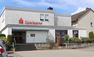 Die Sparkasse verkauft ihr Gebäude an der Bahnhofstraße. - Judith Gladow