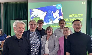 Peter Altenbernd (v. l.) Anne Birkelbach, Armin Struckmeier, Norika Creuzmann, Hartmut Oster, Catharina Scherhans und Tim Achtermeier starten mit den Grünen Paderborn ins neue Jahr. - Julia Spiekerkötter Peter Altenbernd (v. l.) Anne Birkelbach, Armin Struckmeier, Norika Creuzmann, Hartmut Oster, Catharina Scherhans und Tim Achtermeier starten mit den Grünen Paderborn ins neue Jahr. - Julia Spiekerkötter